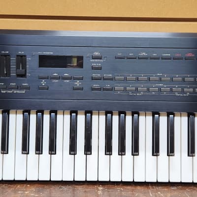 Roland D-10 61-Key Multi-Timbral Linear Synthesizer 1988 - 1992 - Black
