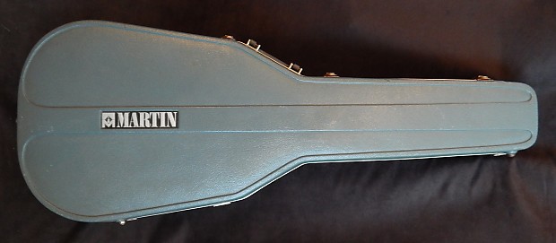 Vintage martin outlet guitar case