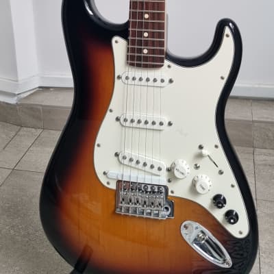 Fender Stratocaster Roland G-5 VG Electric Guitar (3-Colour Sunburst Black) With Bag image 3