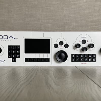 Modal Electronics 002R Rackmount 8-Voice Analogue-Digital Hybrid Synthesizer 2020 - 2021 White image 1