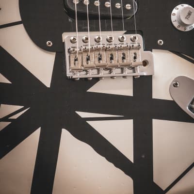EVH Striped Series '78 Eruption, Maple Fingerboard, White with Black Stripes Relic image 3