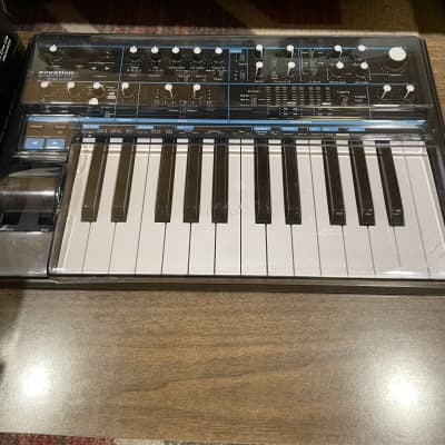 Novation Bass Station II 25-Key Monophonic Synthesizer 2013 - Present - Black