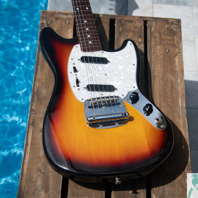 Fender Classic 70's Mustang - Sunburst Finish - Made in