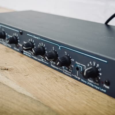 Ashly XR 1001 Stereo 2 way Mono 3 way Electric crossover Ashly XR 1001 Stereo 2 way Mono 3 way Electric crossover