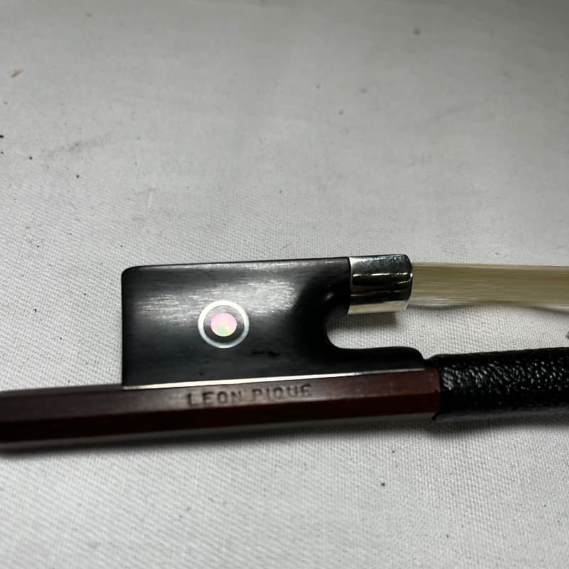 Leon Pique Stamped 4 4 Violin Bow Pernambuco wood with silver mount