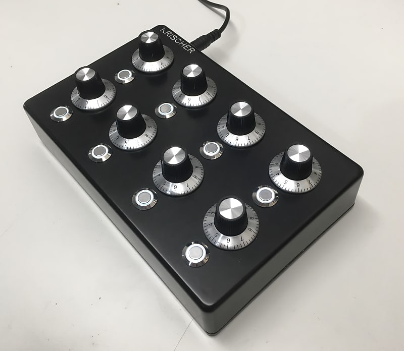 KRISCHER - M8 / analog polyphonic synth