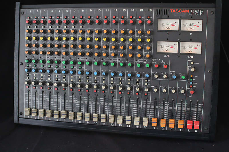 TASCAM M216 16チャンネルアナログミキサー