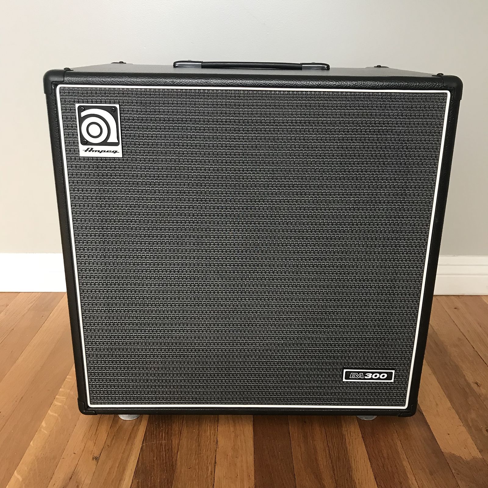 Ampeg BA300-115 300-Watt 1x15