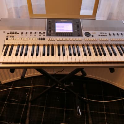 Yamaha PSR-S700 Arranger Keyboard - 2009
