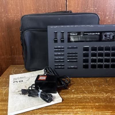 Roland R-8 Human Rhythm Composer Drum Machine NEW INTERNAL BATTERY!! w/ gig bag
