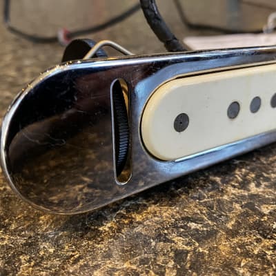 Vintage 1960's DeArmond RHC-B 210 Soundhole Magnectic