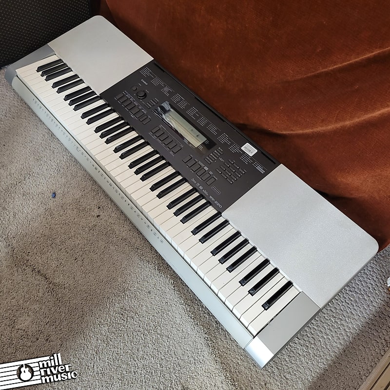 Casio WK-220 76 Key Portable Keyboard Used
