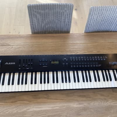 Alesis QS7 Electronic Keyboard Synthesiser
