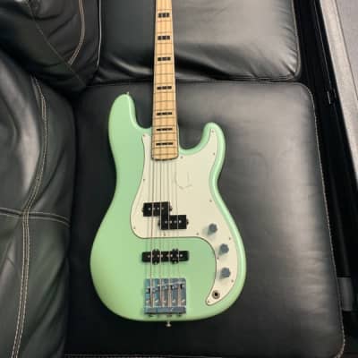 Fender Deluxe Active Precision Bass Special Deluxe Mint Green image 2