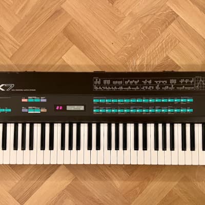 Yamaha DX7  Synthesizer Mk1 with original stand, soft case and manual
