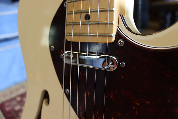 Fender American Deluxe Thinline Telecaster 2013 Olympic Fender American Deluxe Thinline Telecaster 2013 Olympic