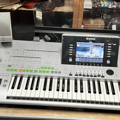 Yamaha Tyros 3 Workstation/Arranger with Speaker System and Music Stand