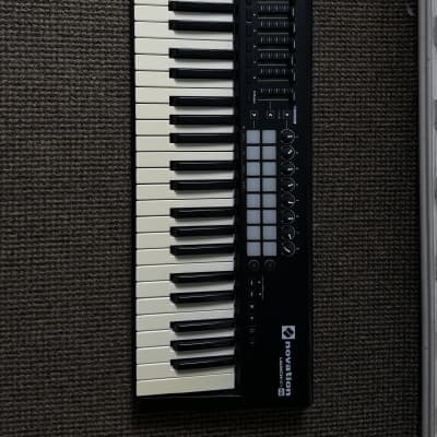 Novation Launchkey 49 MKII MIDI Keyboard Controller 2015 - 2020 - Black