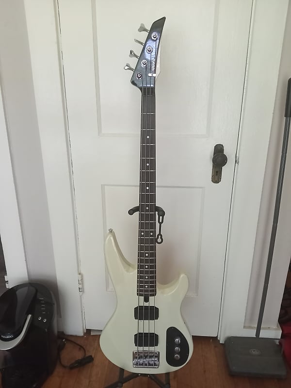 YAMAHA　RBX550R Used Yamaha RBX 550 Bass Guitar Red 4-String