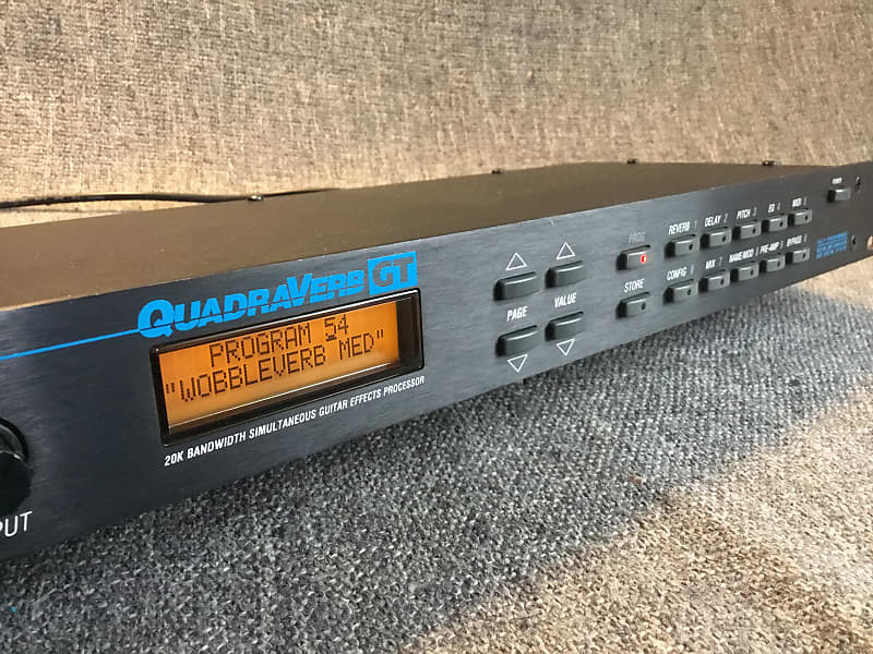 Alesis QuadraVerb GT 20k Bandwidth Simultaneous Guitar Effects Processor