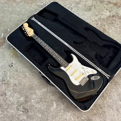 E serial Fender Stratocaster ST62 Squier 1985 - Blackie