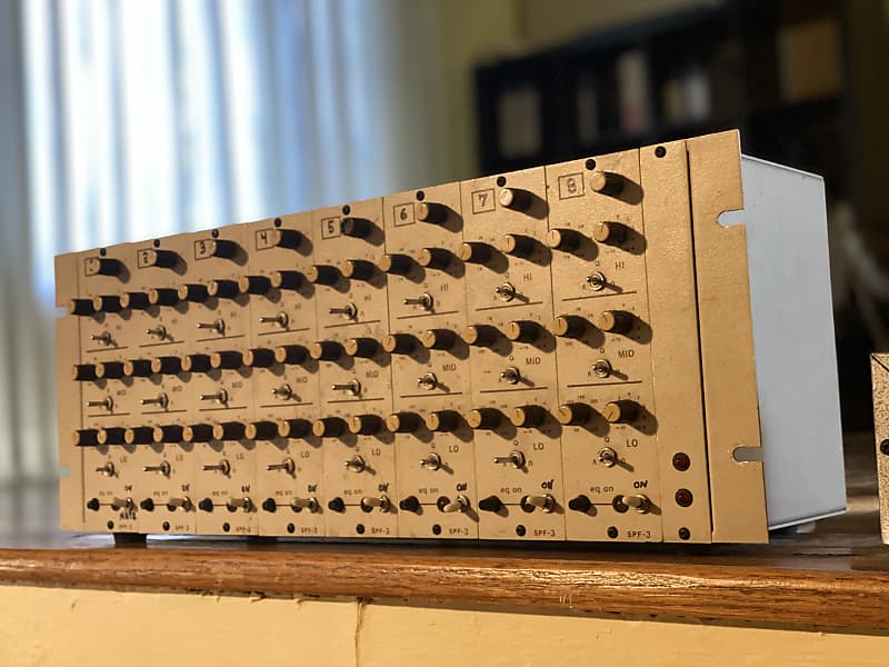 8 Channel 3 band Semi Parametric Equalizer Rack image 1