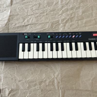 Casio PT-10 29-Key Mini Synthesizer 1980s - Black MINT Condition in original box with Users Manuals