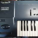 Korg Triton Extreme 76 Music Workstation / Sampler Synthesizer