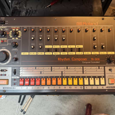 Roland TR-808 + Future Retro Swynx synchro