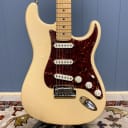 American Fender Stratocaster 2006 Olympic White with OHSC