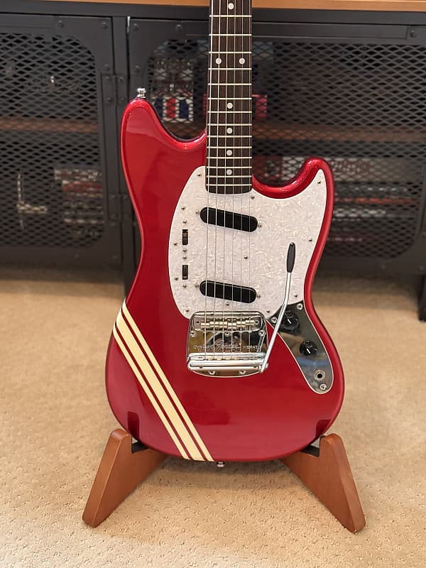 ギター fender japan mustang 2020 Fender MIJ Japan Char Mustang White | Guitar Chimp