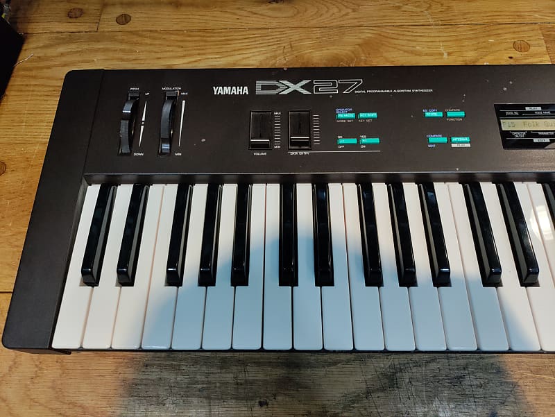 Yamaha DX27 61-Key Digital Programmable Algorithm Synthesizer