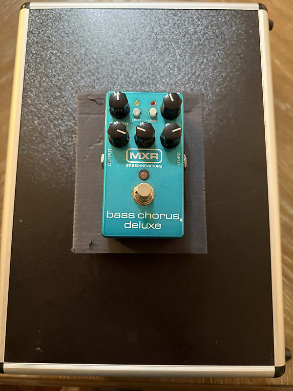 MXR M83 Bass Chorus Deluxe