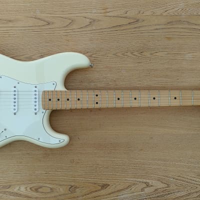 Fender American Special Stratocaster with Maple Fretboard 2015 - 2018 - Olympic White for sale