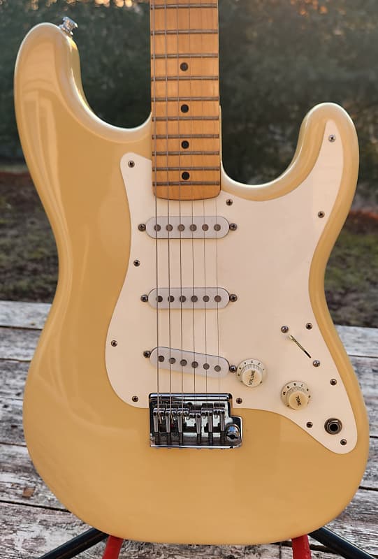 Fender Standard Stratocaster (1983 - 1984) | Reverb Canada