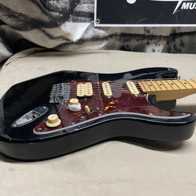 Peavey Predator HSS S-style Guitar - DiMarzio pickups / locking tuners - Black / Maple Neck image 7
