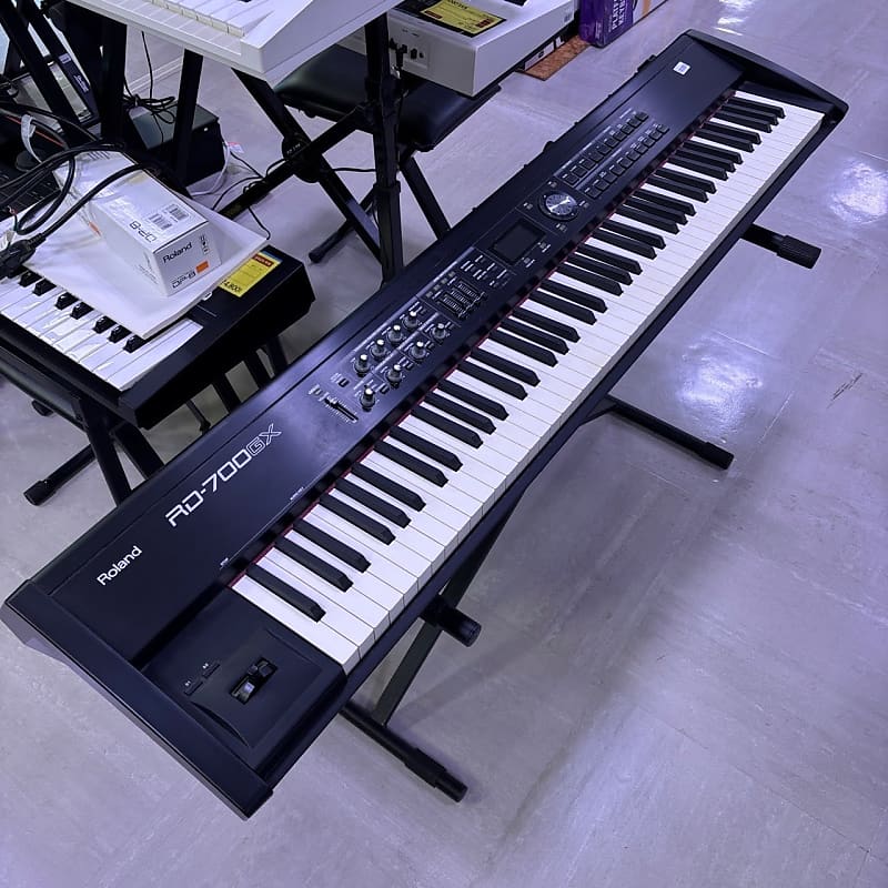 Roland RD-700GX ステージピアノ Roland RD-700GX 88-Key Digital Stage Piano | Reverb UK