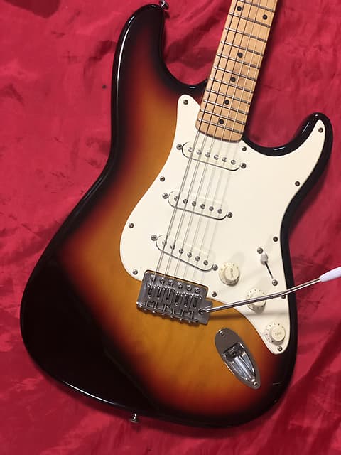 TOKAI Limited Edition ストラトキャスタータイプ SSH Tokai Limited Edition ST - Geek IN Box