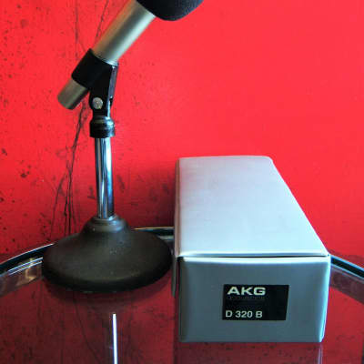 Vintage 1980's AKG D3900 dynamic hyper cardioid microphone w