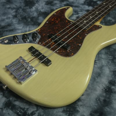 Fender Custom Shop Jazz Bass Fretless Swamp Ash Body Left Handed  Made in Japan image 9