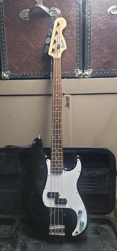 Squier Precision Bass with Rosewood Fretboard 1991 - 2008 - Black image 1
