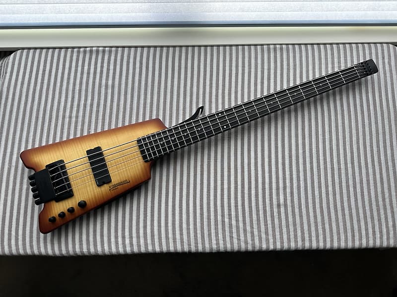 NOS Steinberger Synapse XS-15FPA Custom HEADLESS 5-string bass, SATIN AMBER  with FLAMED MAPLE top, Ebonol fretboard, active EMG & Piezo pickups, with  