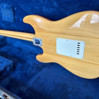 Univox Ripper 1970s Electric Guitar Natural image 17