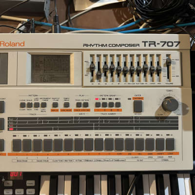 Roland TR 707