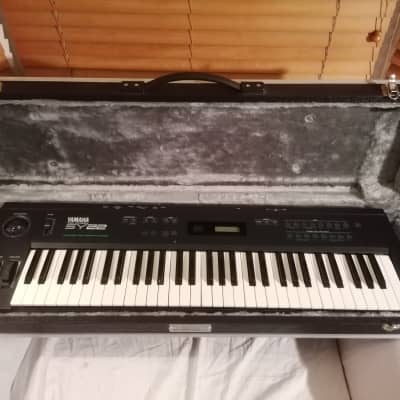 Yamaha SY22 Dynamic Vector Synthesizer 1990 - Black