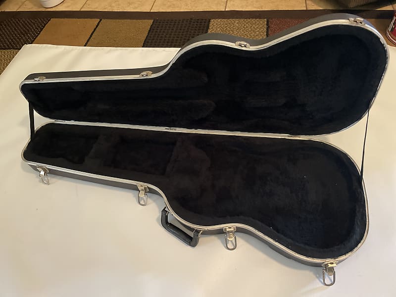 Fender red label 2024 guitar case