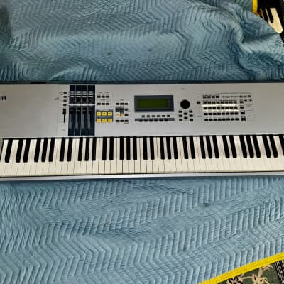 Yamaha Motif ES 8 Production Synthesizer 2000s - Gray