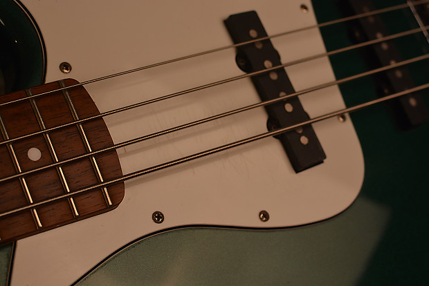 Squier by fender Jazz Bass グリーン系 現状品 Squier by Fender Affinity Series Active Jazz Bass (Mystic
