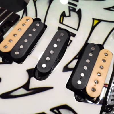 Peavey HP Special Custom Graffiti Graphic Art Paint Drip Edition Hartley Peavey Signature Series Floyd Rose 3 Pickup Humbucker Single Coil Whammy Tremolo Bar Tremelo One-of-a-kind Electric Guitar image 8