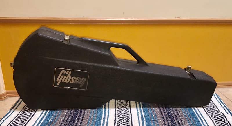 Gibson deals chainsaw case